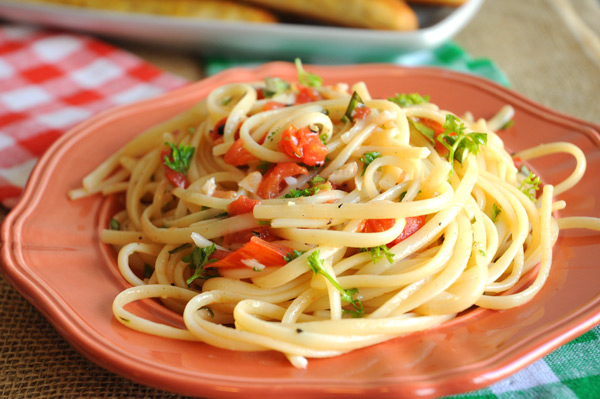 Vegan-Tomato-Garlic-Pasta